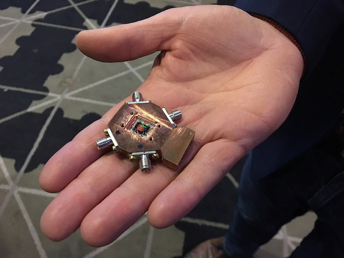This is a quantum processor for a quantum computer.